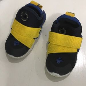 Boys Nike huarache